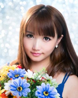 少妇脱了内裤在客厅被视频